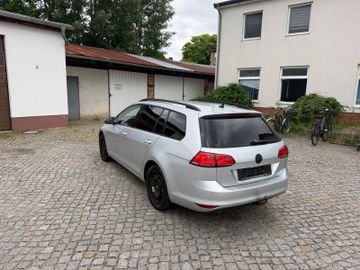Volkswagen Golf - 6
