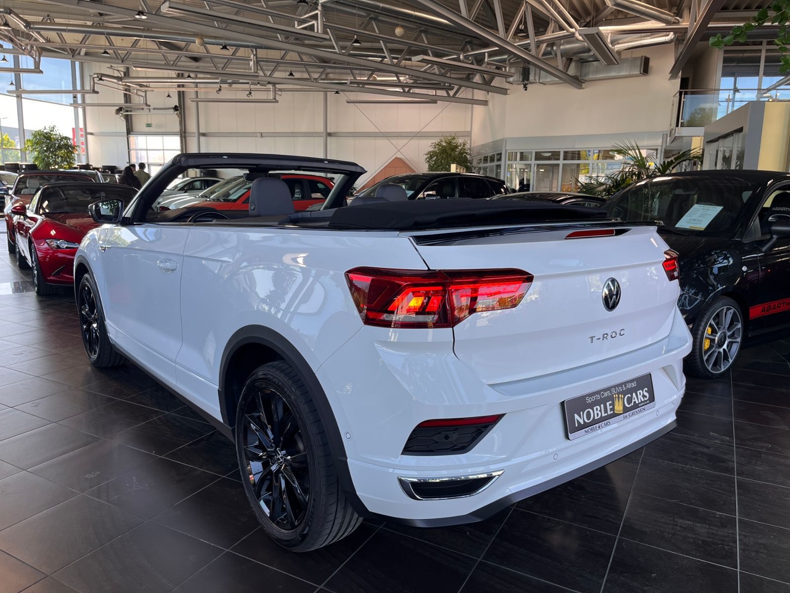 Fahrzeugabbildung Volkswagen T-Roc Cabriolet  R-Line Black ACC LED NAV RFK
