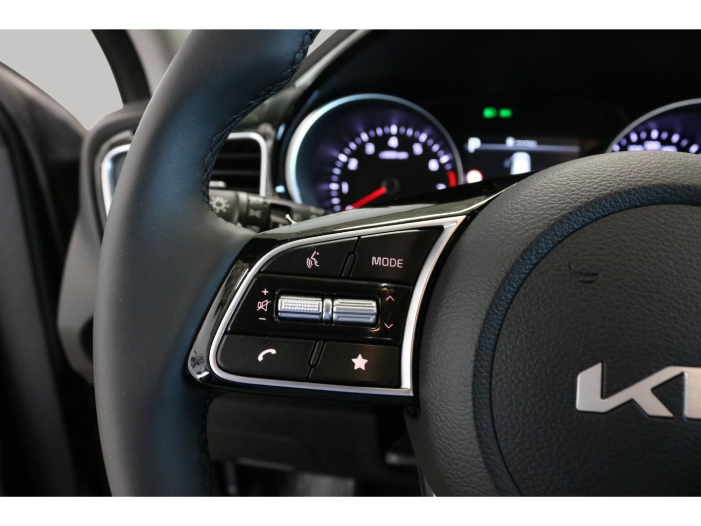 Fahrzeugabbildung Kia Ceed_sw Spirit 1.5 Alu JBL Sound Navi ACC LED