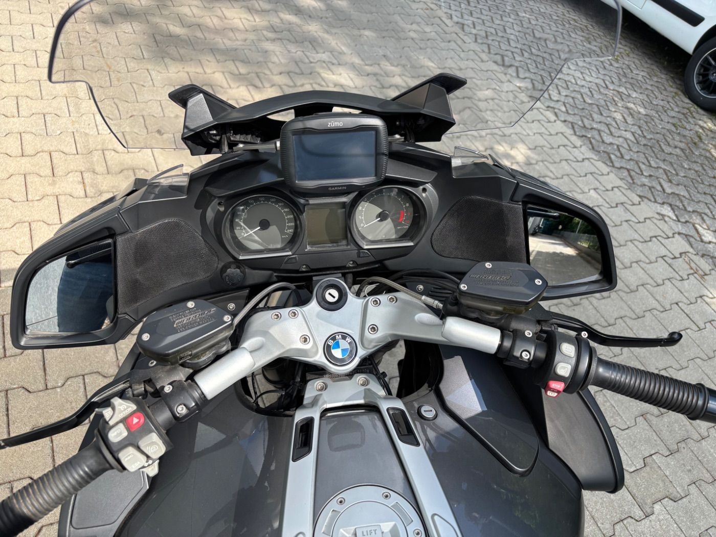 Fahrzeugabbildung BMW R 1200 RT mit Topcase und Navigator aus 1. Hand