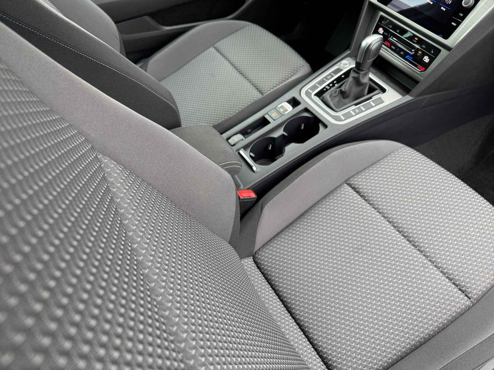 Fahrzeugabbildung Volkswagen Passat Variant 1.5 TSI