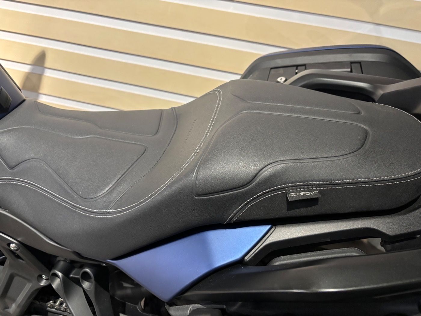 Fahrzeugabbildung Yamaha Tracer 7 GT mit Topcase, Tieferlegung,