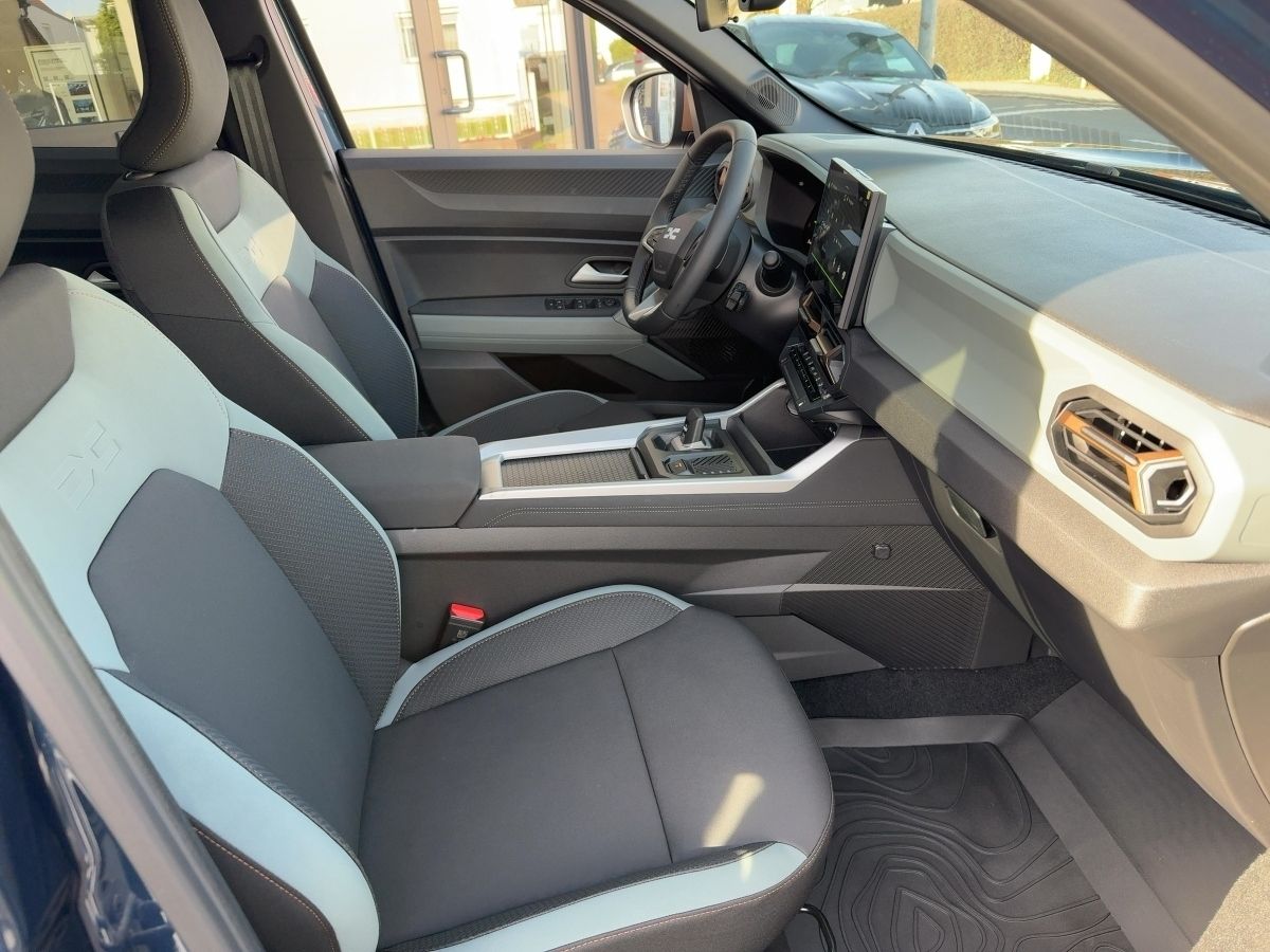 Fahrzeugabbildung Dacia Bigster Extreme HYBRID 155 el. Heckkl. SHZ