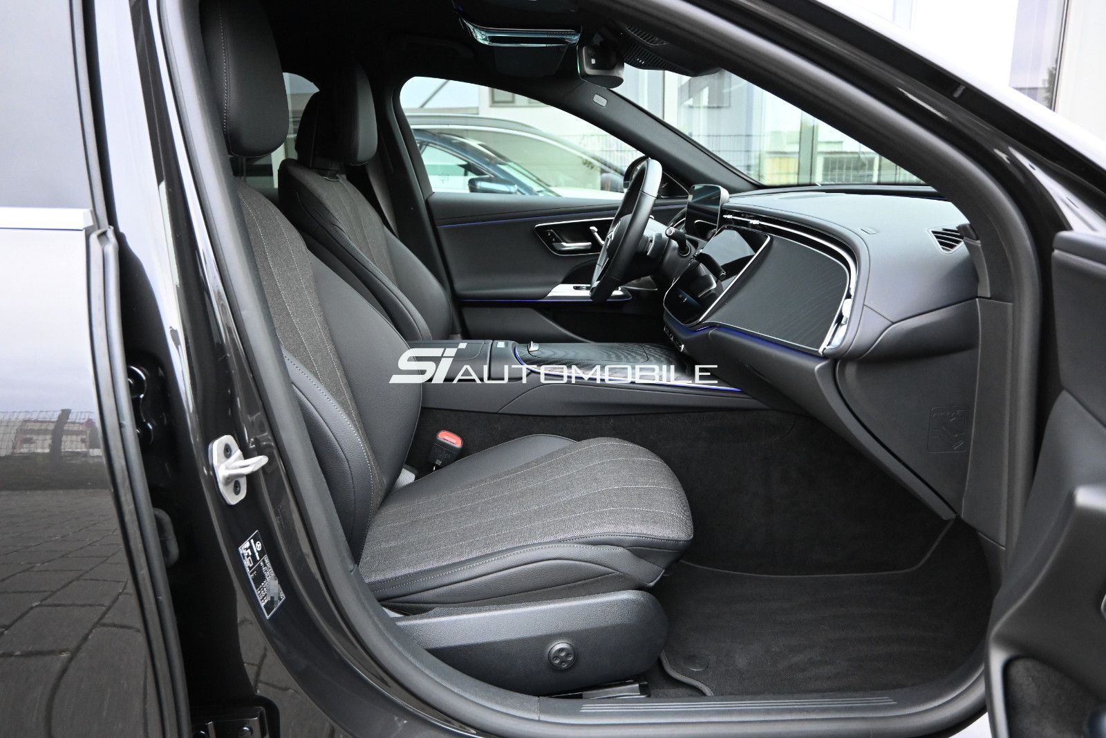 Fahrzeugabbildung Mercedes-Benz E 200 T Avantgarde °ACC°AHK°HUD°DIGITAL LIGHT°