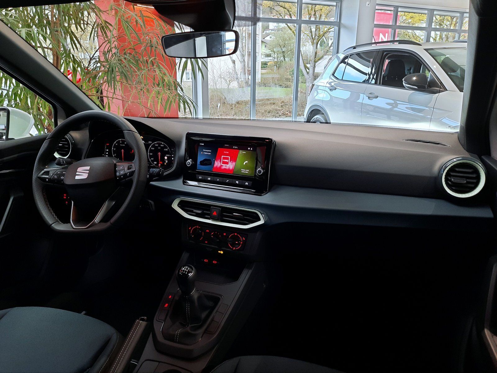 Fahrzeugabbildung SEAT Arona Facelift Style TSI*LED*Sitzhzg*PDC*ACC*APP