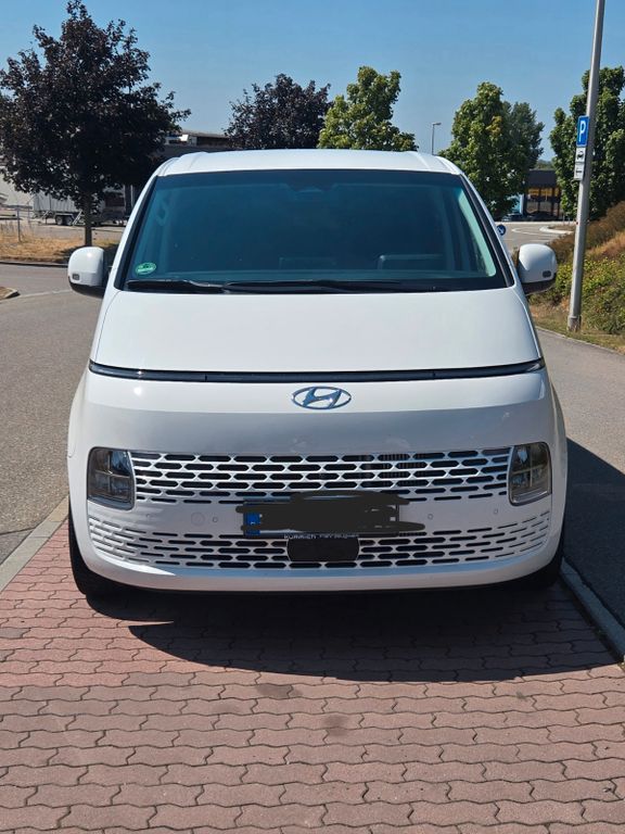Image of Hyundai STARIA