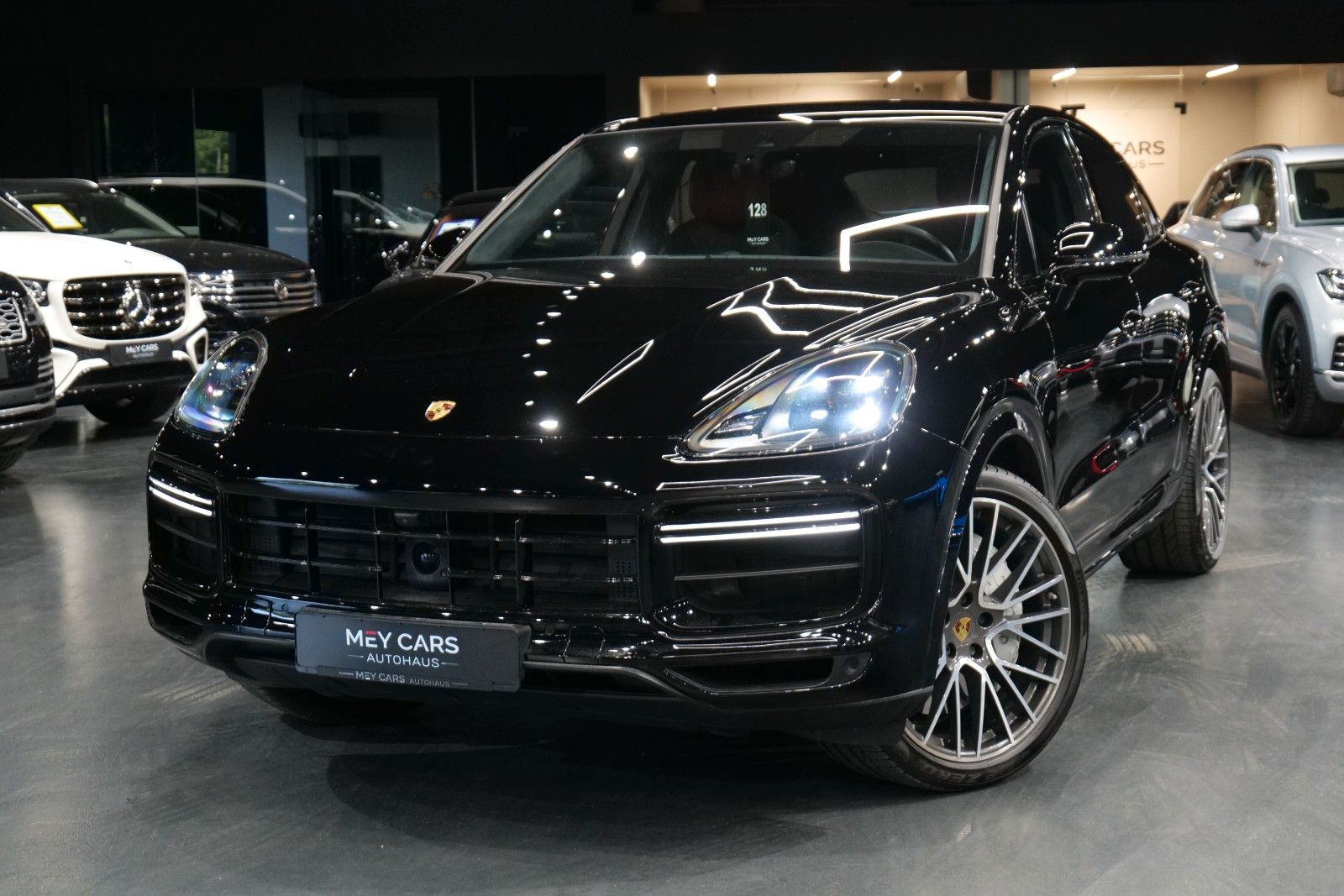 PORSCHE Cayenne Coupe Turbo *Pano*Chrono*360°*MwSt*