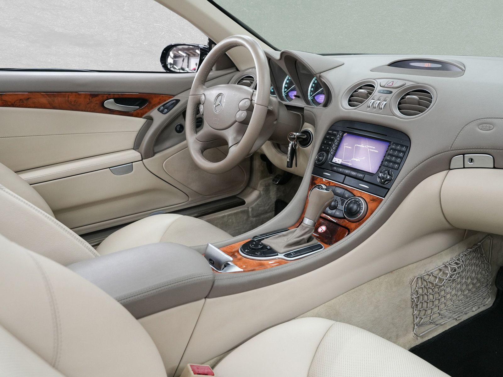Fahrzeugabbildung Mercedes-Benz SL 350 - im sehr gepflegten Zustand
