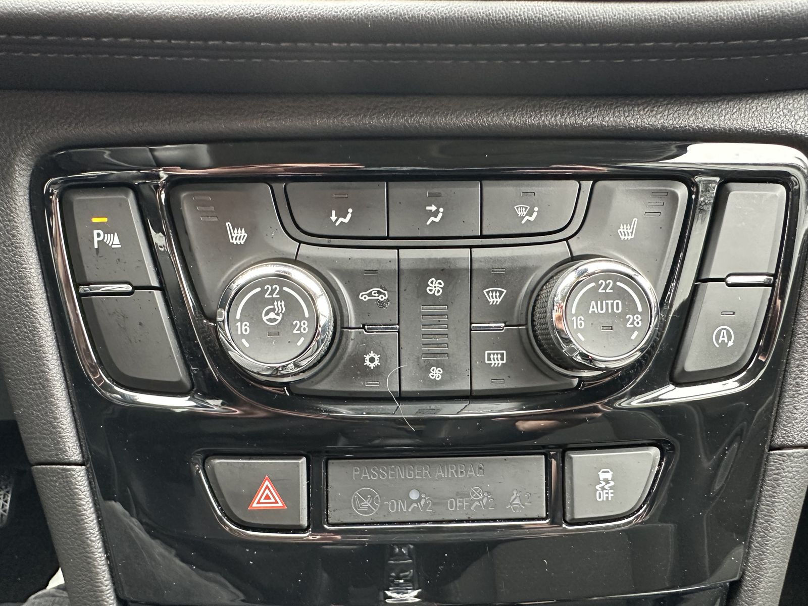Fahrzeugabbildung Opel Mokka X 1.4 T Innovation NAV+LED+SHZ+KAMERA+18Zo