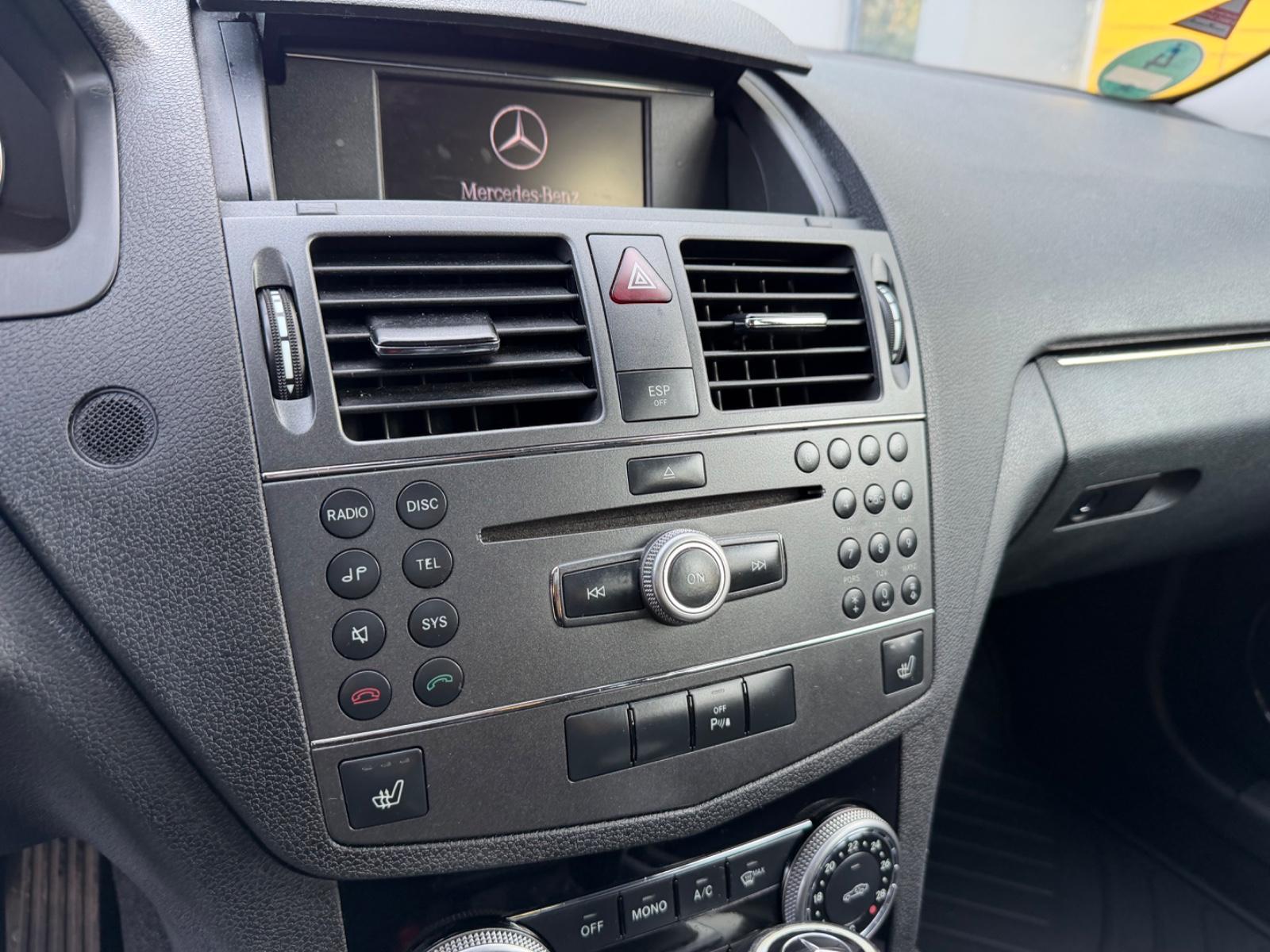 Mercedes-Benz C180 2010 — photo 16