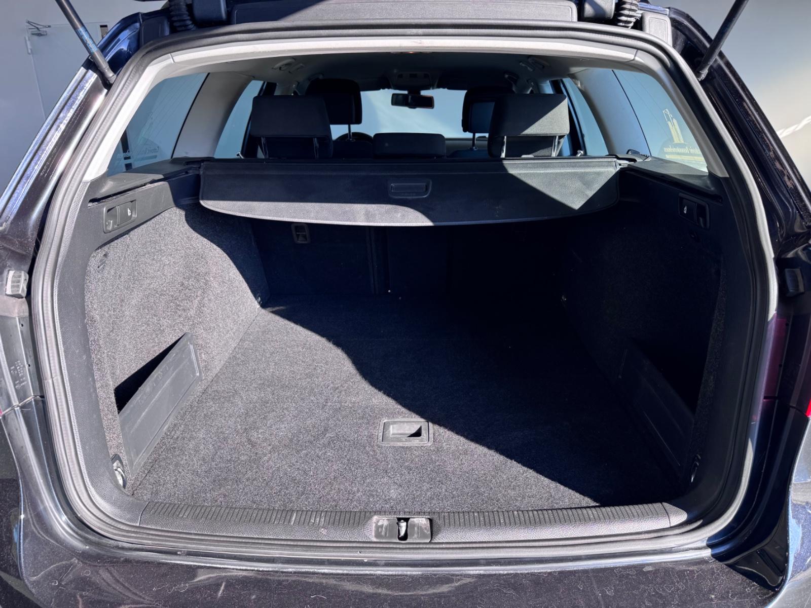 Volkswagen Passat 2010 — photo 32