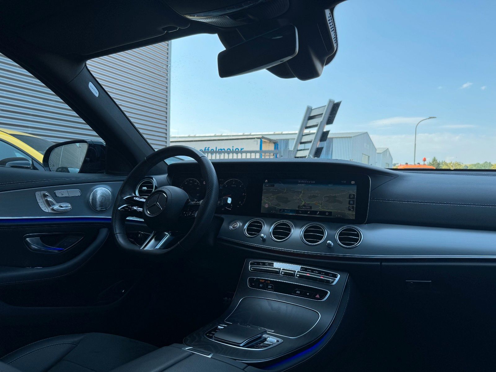 Fahrzeugabbildung Mercedes-Benz E 400d 4M AMG+Burm+Pano+AHK+Distr+Memory+Night