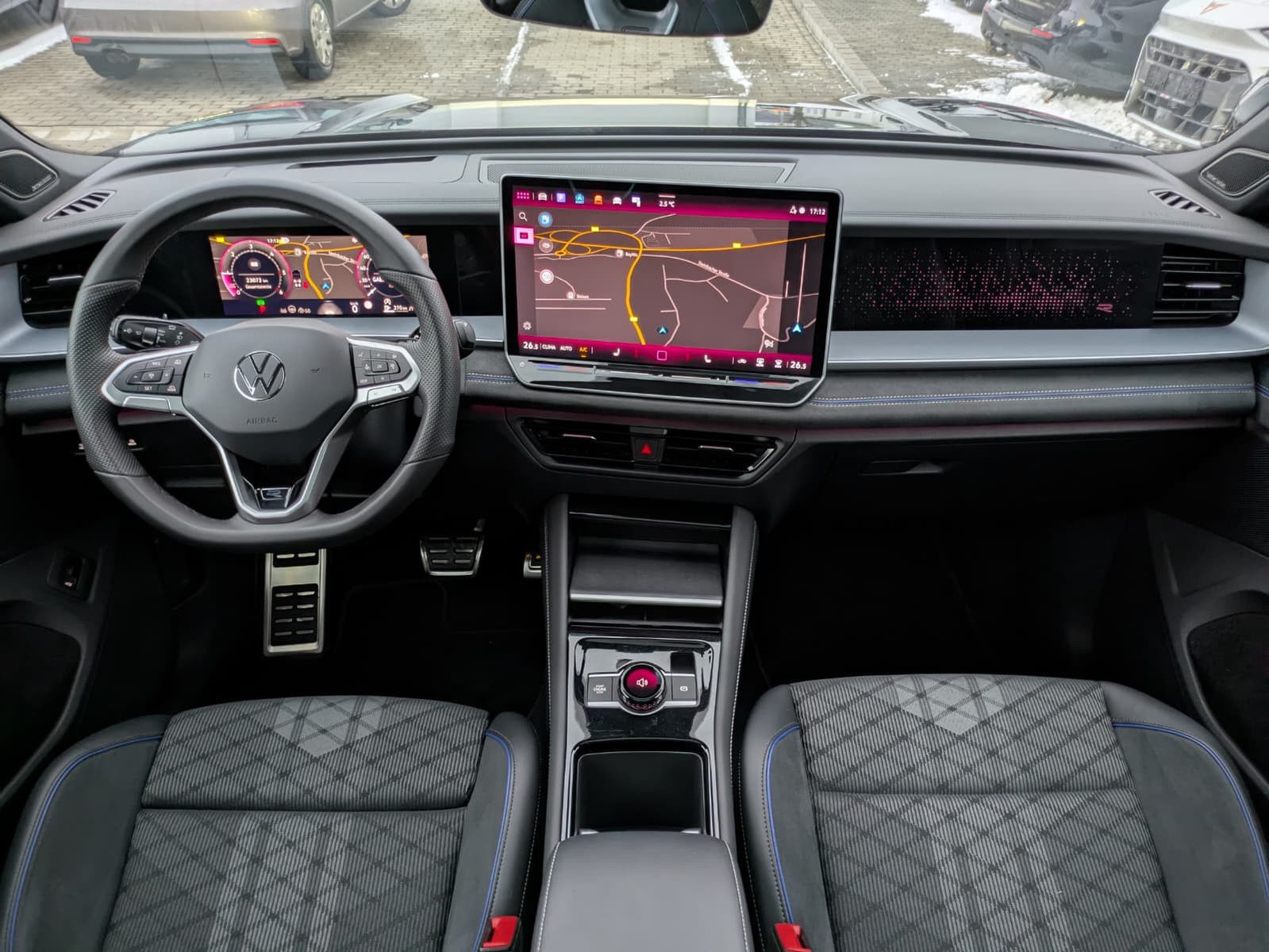 Fahrzeugabbildung Volkswagen Tayron 2.0 TDI 4M R-Line 7Si*MATRIX*AHK*PANO*HUD