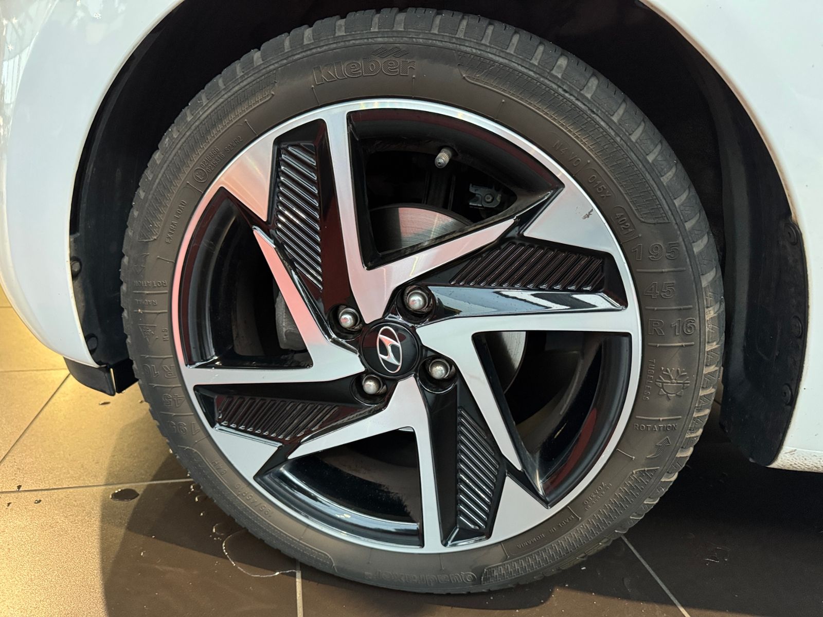 Fahrzeugabbildung Hyundai i10 Edition 30+ NAVI RFK SHZ KLIMA