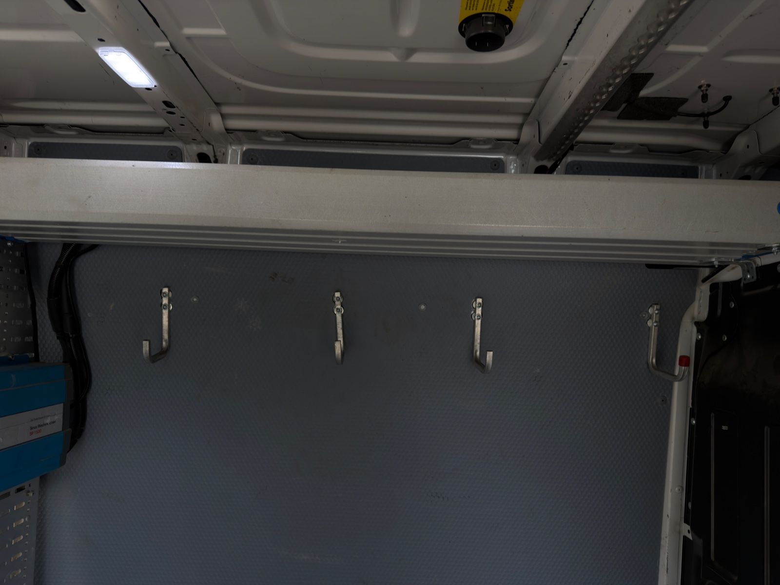 Fahrzeugabbildung Volkswagen Crafter Kasten 35 mittellang Hochdach|AHK|AUSBAU