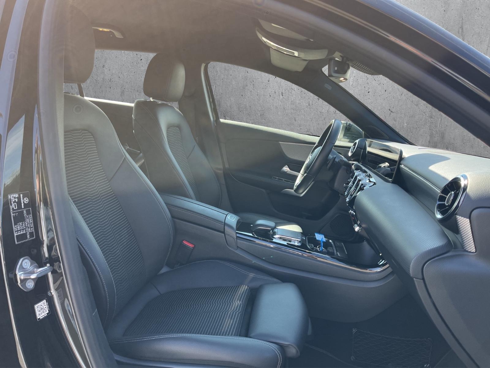 Mercedes-Benz A 250  Business PDC/LANE/APP/NAVI/KLIMAA