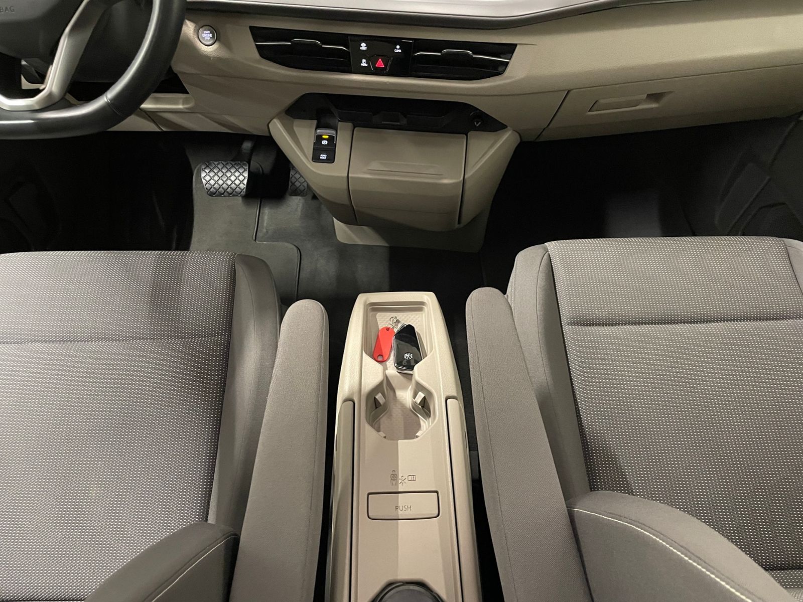 T7 Multivan Life LR 2.0 TDI MATRIX-LED PANO ACC