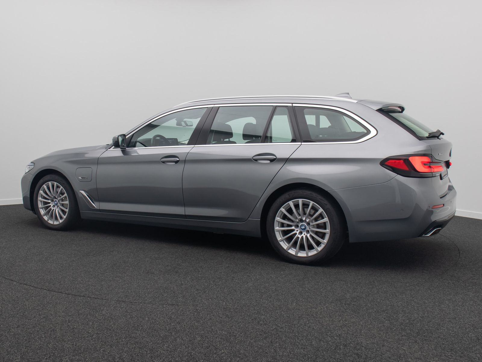 Fahrzeugabbildung BMW 530e xD  Kamera Laser HUD DAB H/K Komfort Alarm