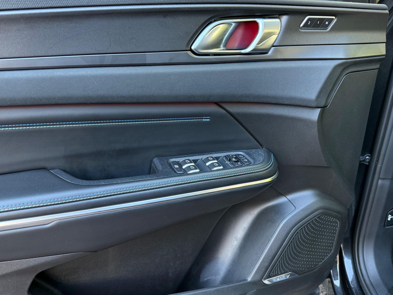 Fahrzeugabbildung Lynk&Co 01 1.5 T Aut PHEV PANO+LED+NAVI+ACC+MEMO+SHZ+360