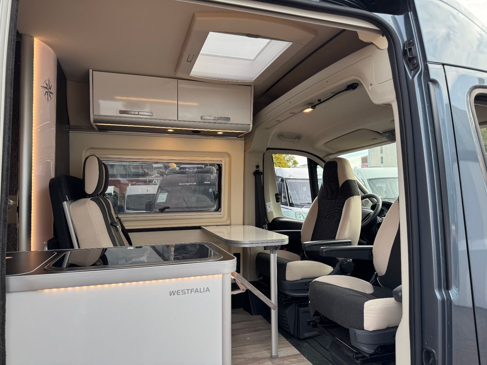 Fahrzeugabbildung Westfalia Columbus 601 D 4 SCHLAFPLÄTZE SOLAR AHK 1.HAND