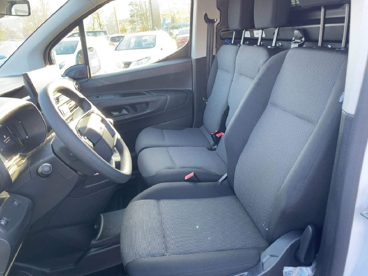 Fahrzeugabbildung Toyota Proace City 1.5D 102PS L2 Meister + Navi + Hecks