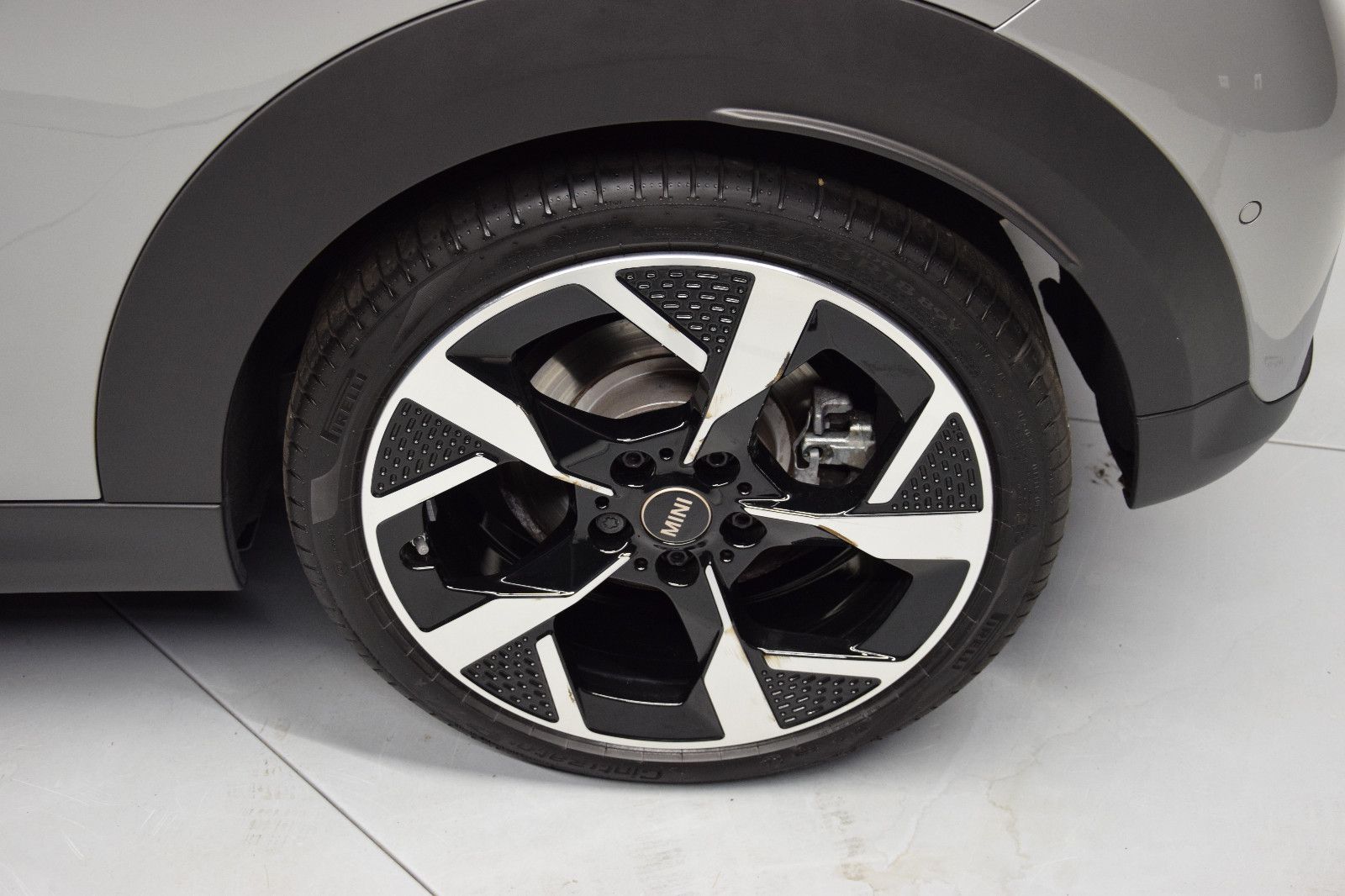 Fahrzeugabbildung MINI Cooper Mini 3-trg. Favoured Trim HeadUp Leder