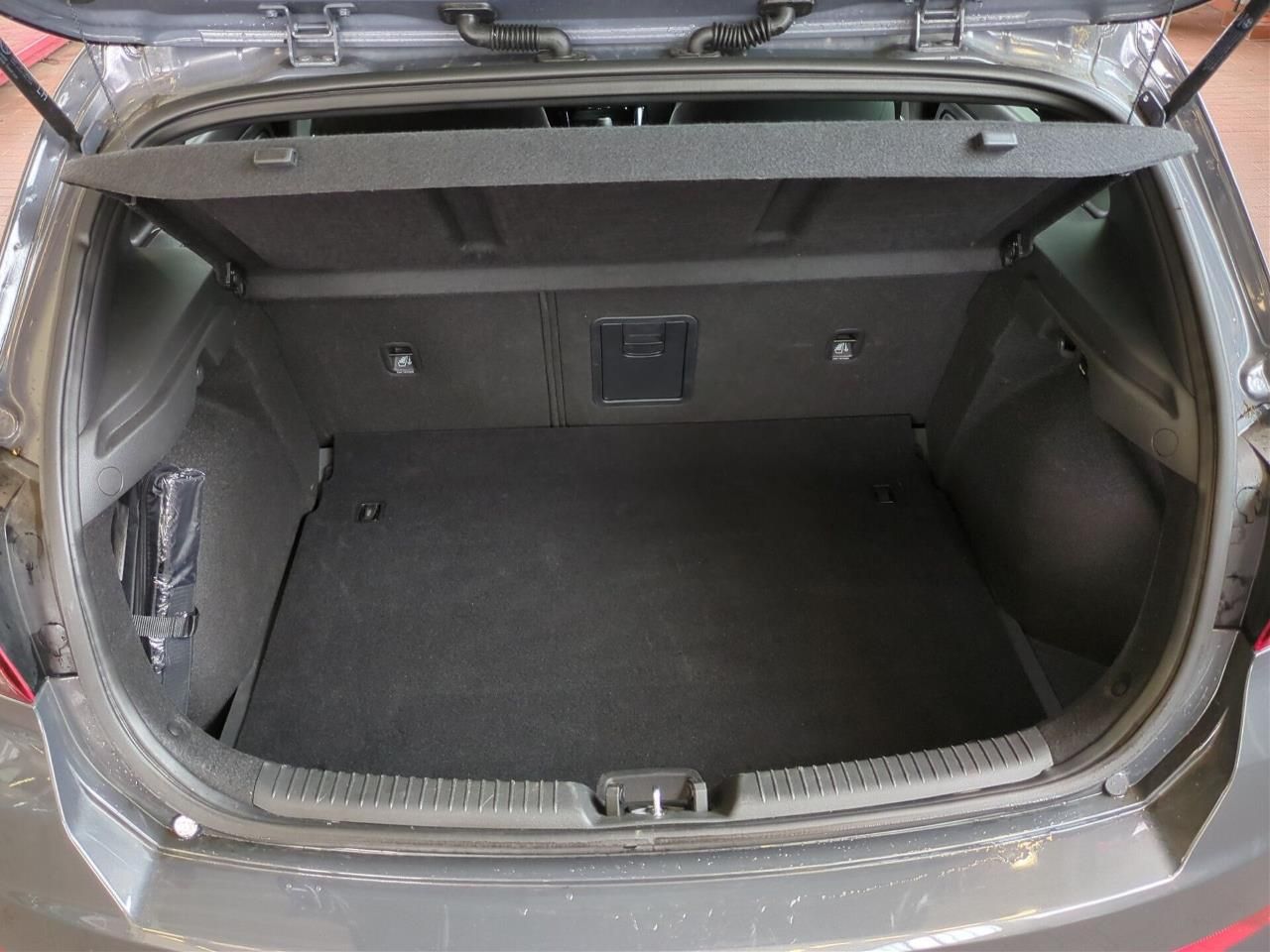 Fahrzeugabbildung Hyundai i30 1.5 DCT ADVANTAGE SHZ*LHZ*NAVI*KAMERA*CARPL*