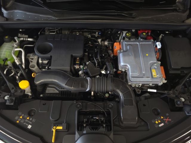 Fahrzeugabbildung Renault Captur Techno Fast Track E-Tech hybrid 145 Navi