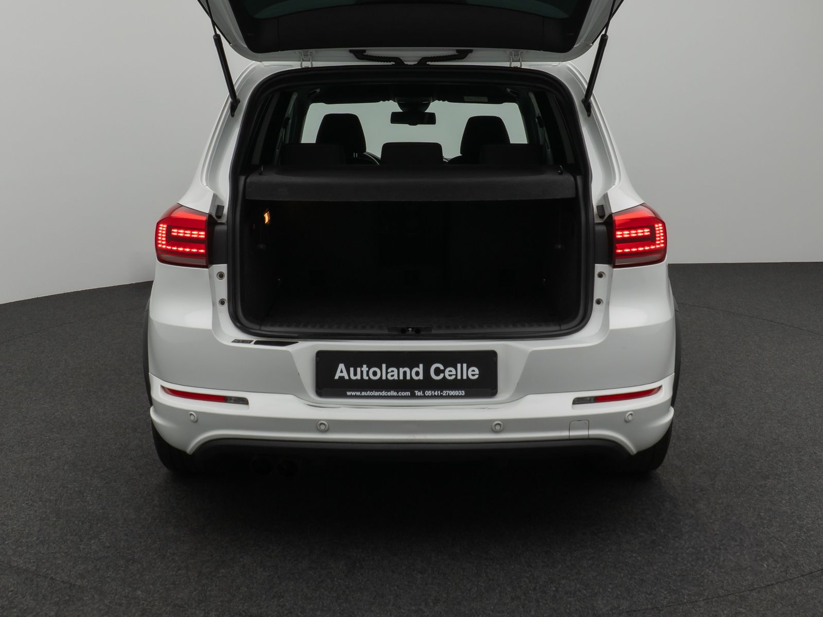 Fahrzeugabbildung Volkswagen Tiguan R-Line Xenon DAB Sitzhzg. AHK 8FACH