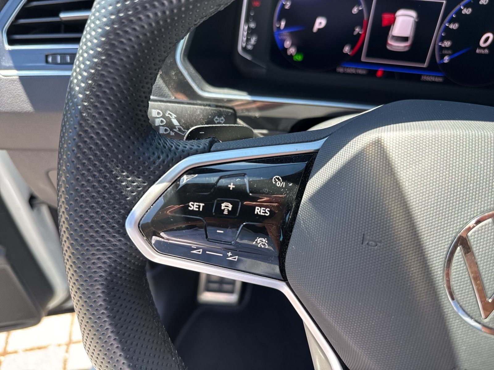 Tiguan 1.5 TSI R-Line, ACC, RearView, App, LED D