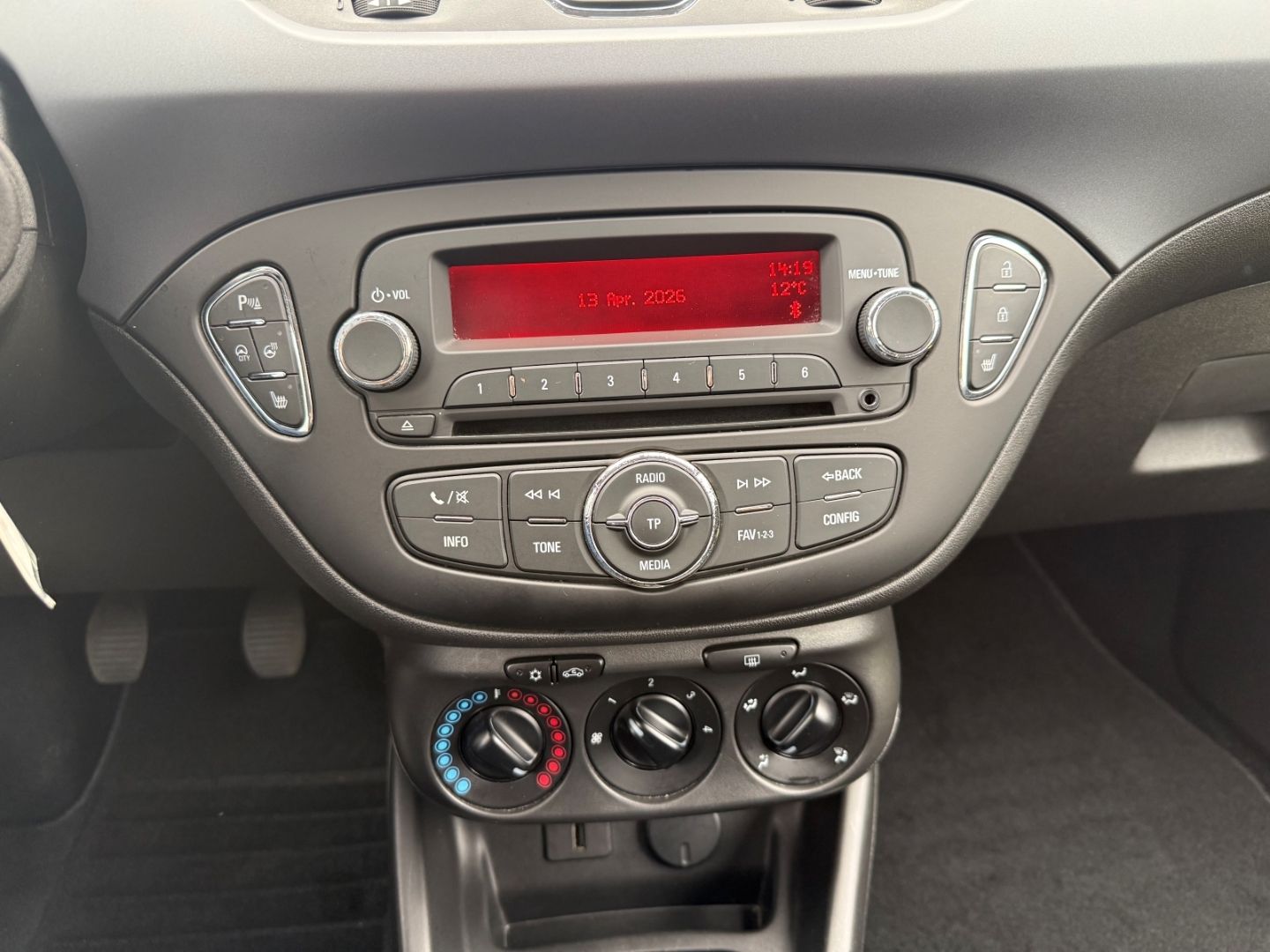 Fahrzeugabbildung Opel Corsa E Edition SHZ+LHZ+PDC