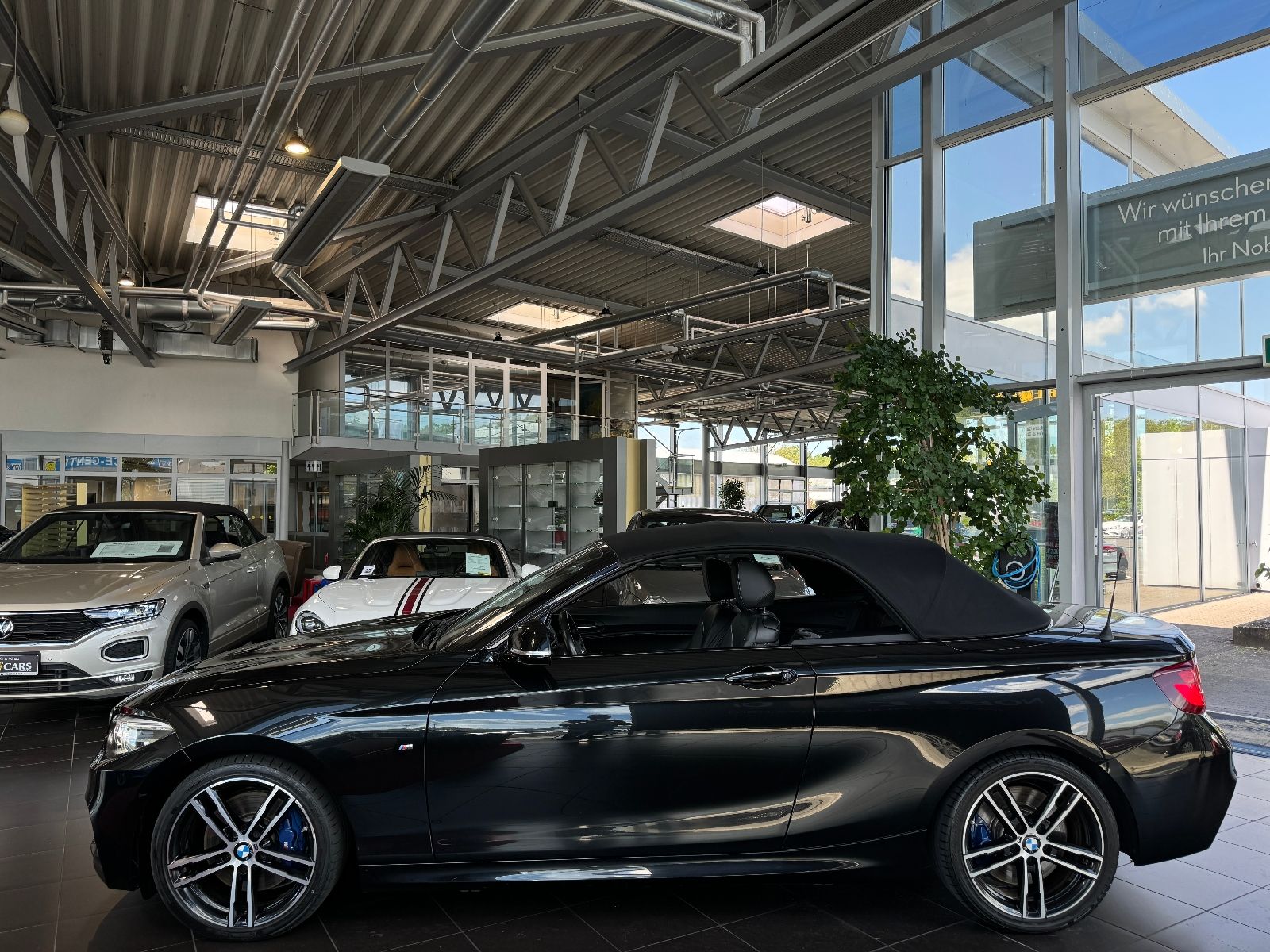 Fahrzeugabbildung BMW M240i Cabrio xDrive LED NAV DAB SHZ 18"