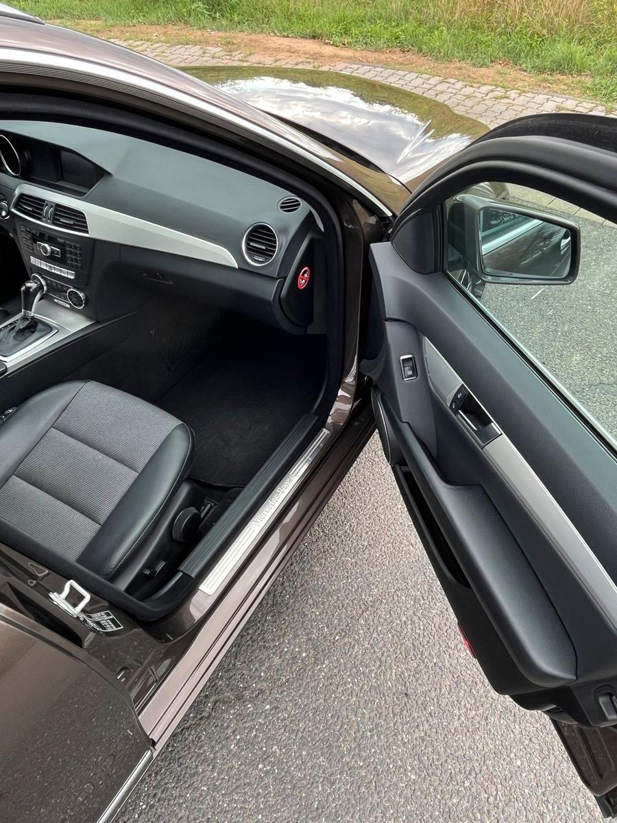 Mercedes-Benz 300 2012 — photo 11