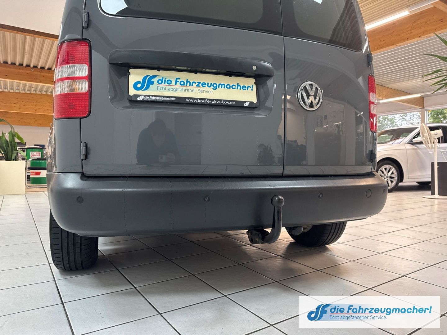 Fahrzeugabbildung Volkswagen Caddy Kasten EcoProfi AHK PDC Klima *EXPORT