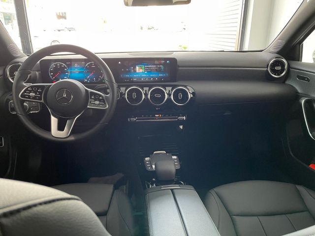Fahrzeugabbildung Mercedes-Benz A 220 d /Progressive/Multibeam/Pano/360°