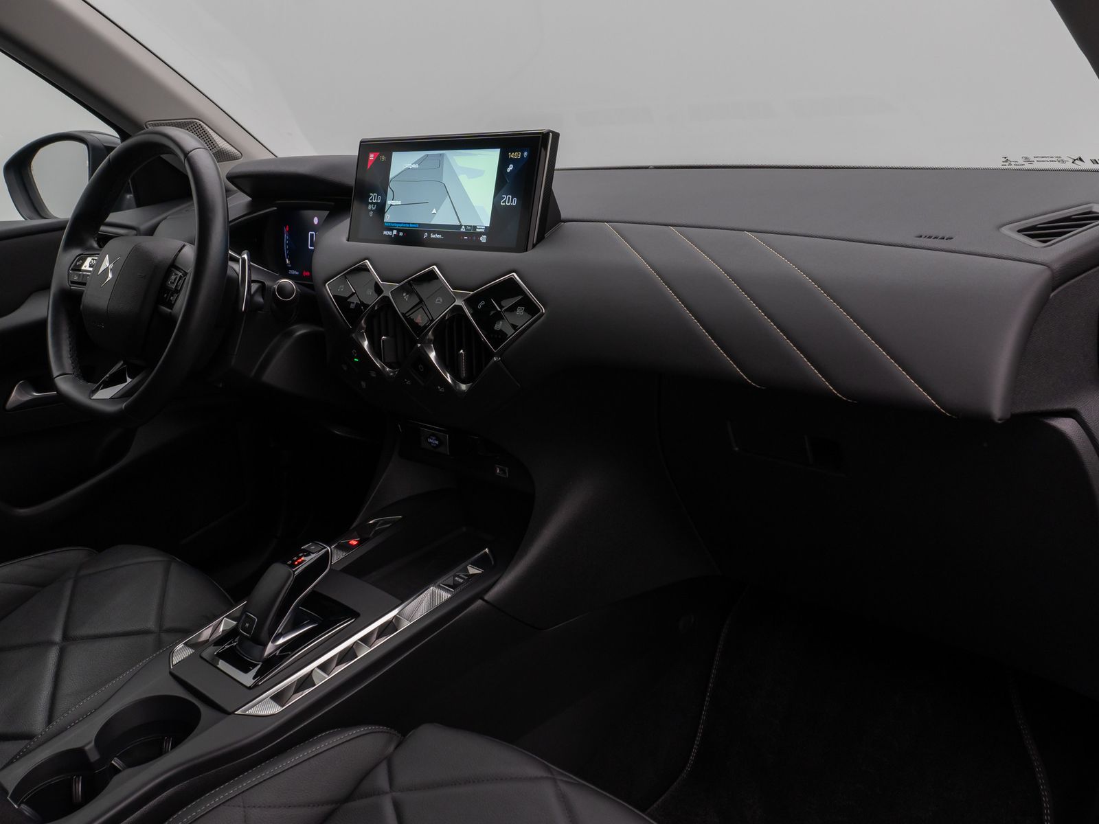 Fahrzeugabbildung DS Automobiles DS3 Crossback Faubourg Kamera Navi Sitzhzg