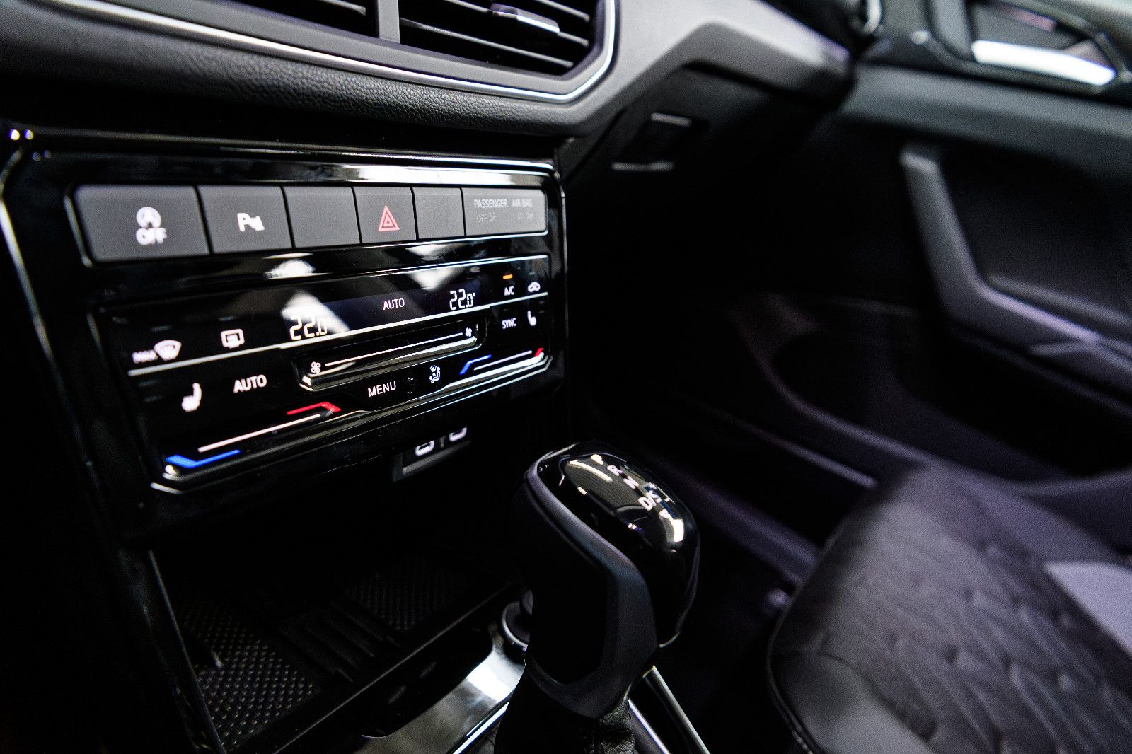 Fahrzeugabbildung Volkswagen T-Cross 1.0 TSI 85 kw Energy DSG+AHK+Kamera