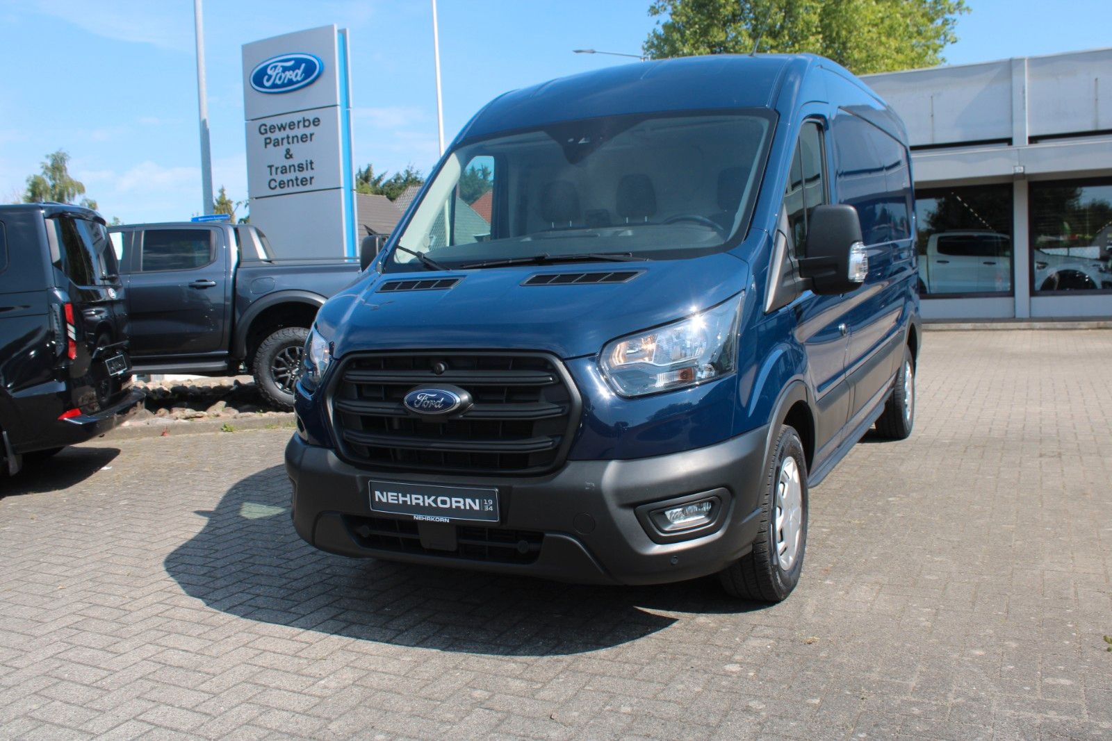 Fahrzeugabbildung Ford Transit 350 L3 H2 Kasten hoch lang KLIMA RFK AHK