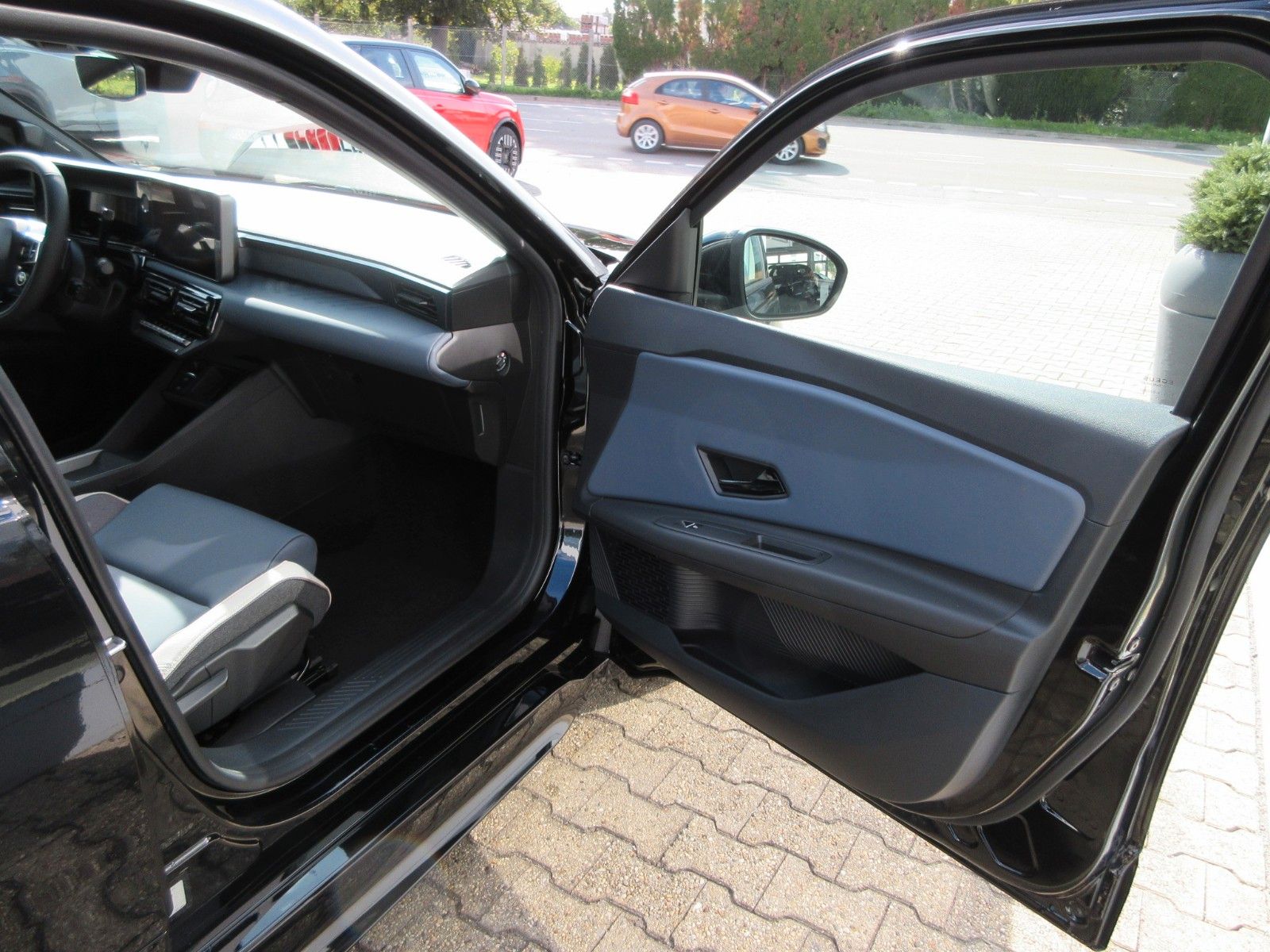 Fahrzeugabbildung Nissan Micra Evolve 52kWh 150PS AT Automatik