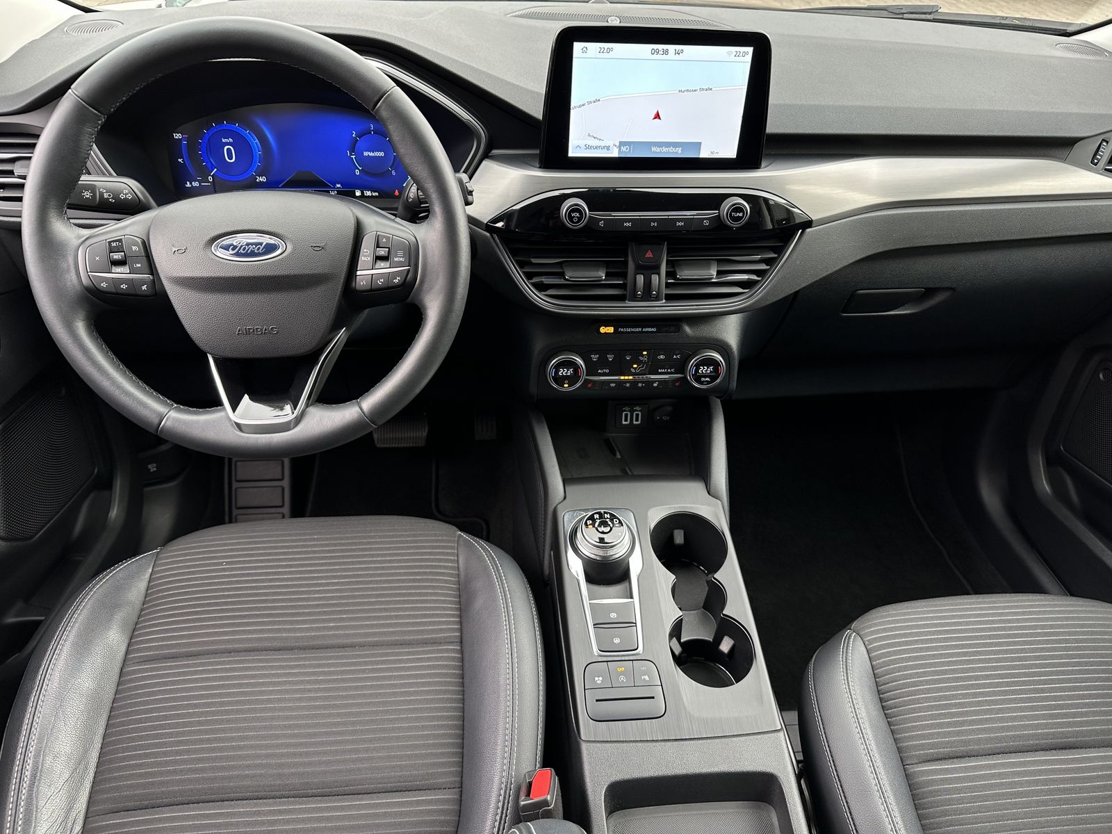 Fahrzeugabbildung Ford Kuga 2.0 EB 4x4 Titanium X NAV+LED+AHK+B&O+KAM