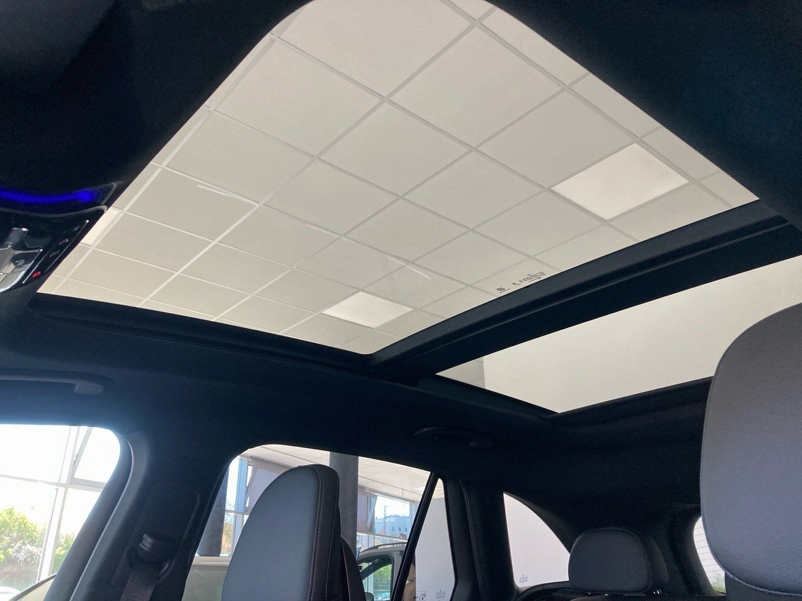 Fahrzeugabbildung Mercedes-Benz GLC 200 4M AMG *AHK*Pano*Distro*Totwink*LED*Kam*
