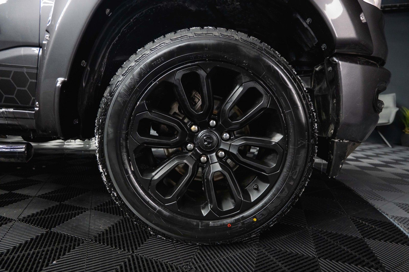 Fahrzeugabbildung Dodge RAM 5.7 V8 HEMI 4x4 LARAMIE Offroad AxleLock 19%