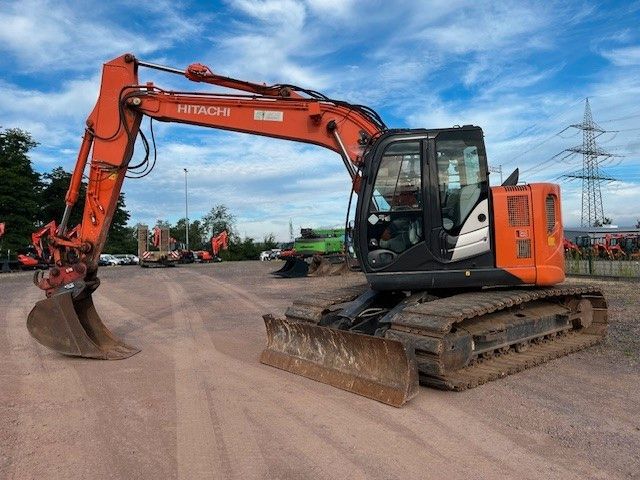 Hitachi ZX 135 US-5