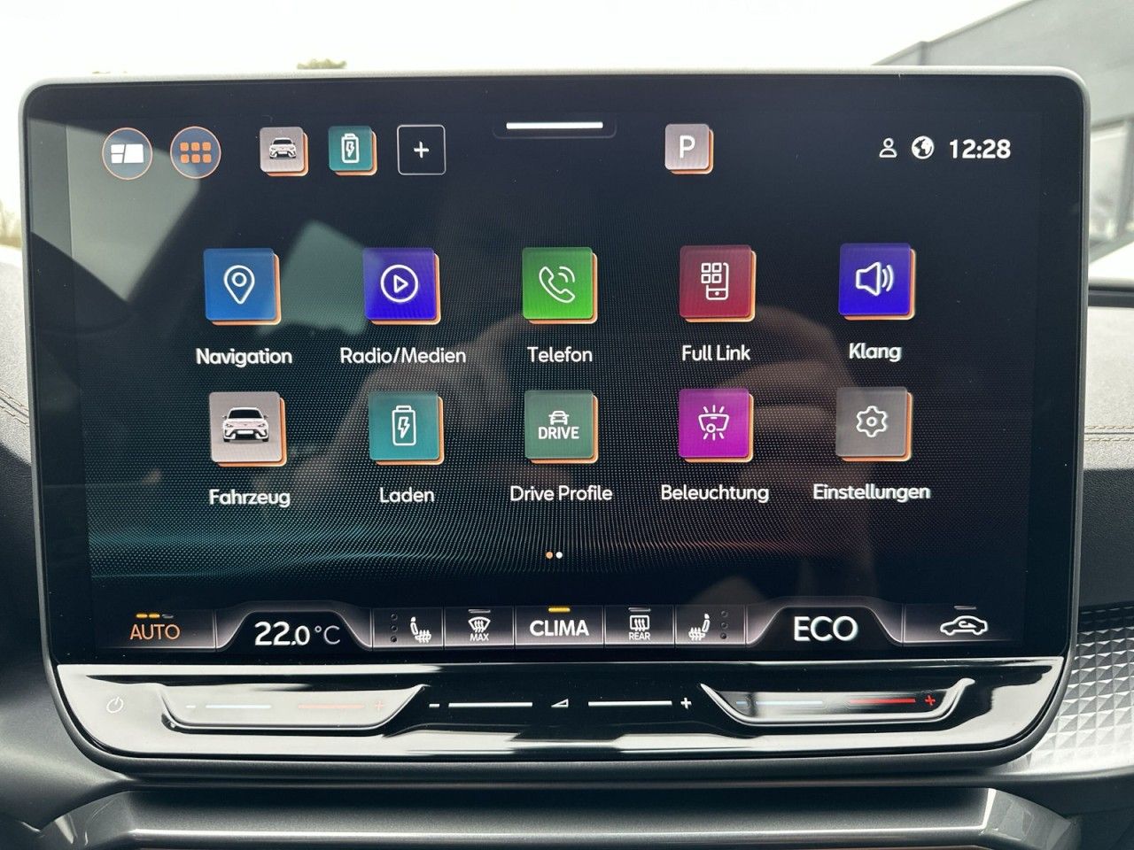 Fahrzeugabbildung CUPRA Leon Sportstourer VZ 1.5 e-HYBRID 272 PS DSG - mit KI generiert/bearbeitet