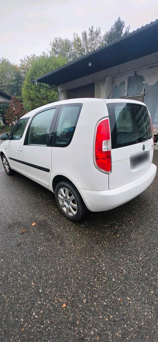 Skoda Roomster 2012 — interior