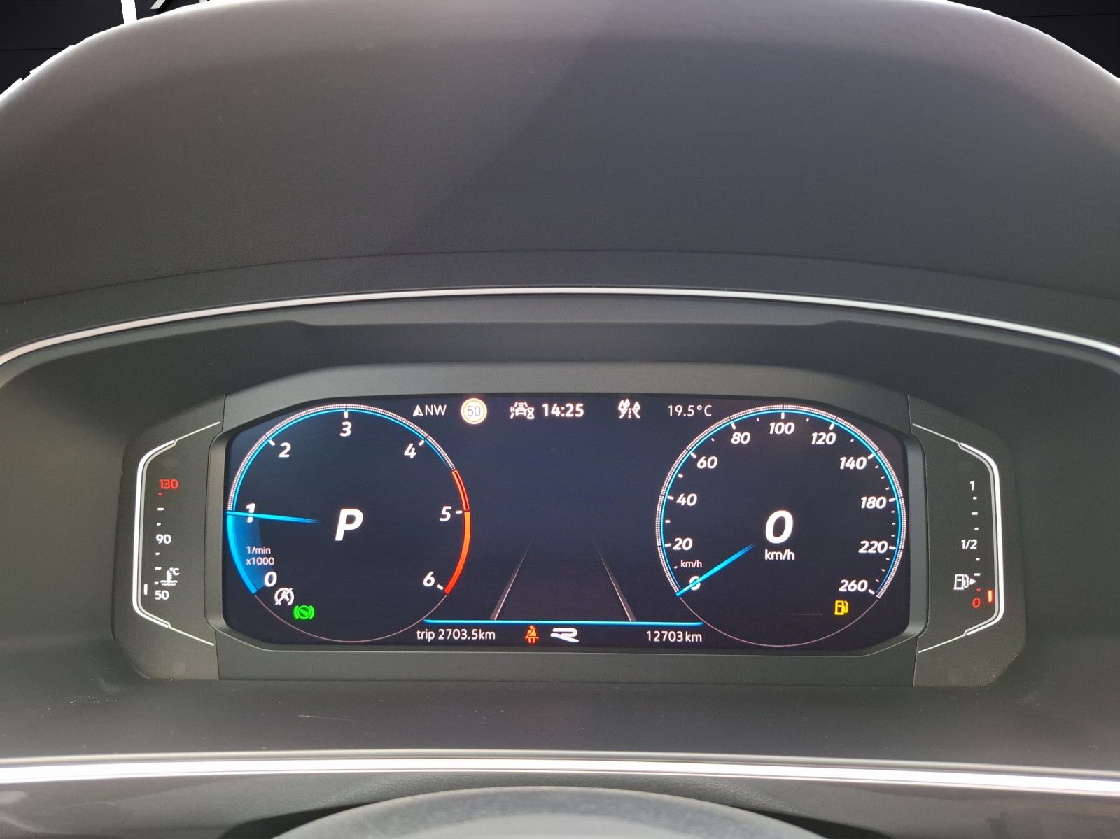 Fahrzeugabbildung Volkswagen Tiguan TDI R-Line DSG 4M STH Matrix AHK Navi AID