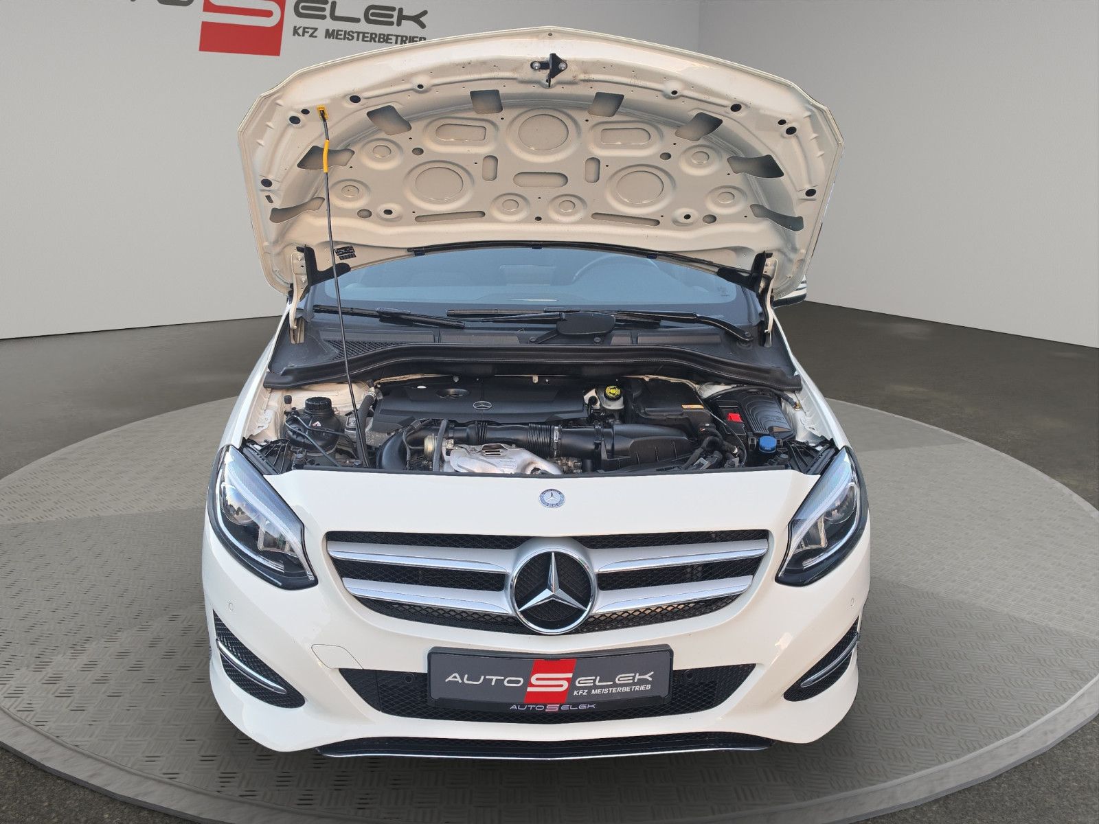Fahrzeugabbildung Mercedes-Benz B 180 AUTOMATIK KAMERA TEMPOMAT SITZHEIZUNG NAVI