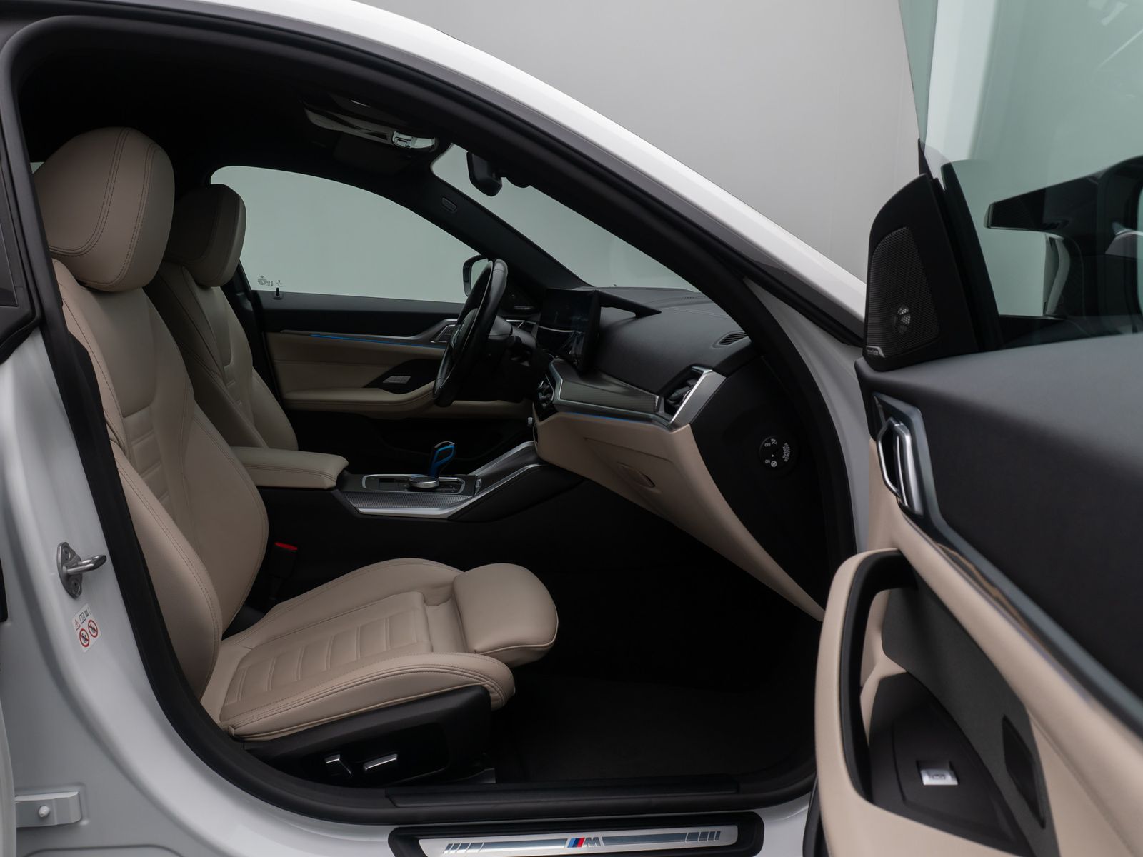 Fahrzeugabbildung BMW i4 M50 Kamera DAB AHK DriveAss Memory H/K 20Zoll