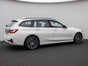 Fahrzeugabbildung BMW 330e xDr Tour Sport Line ACC HUD Pano HiFi Laser