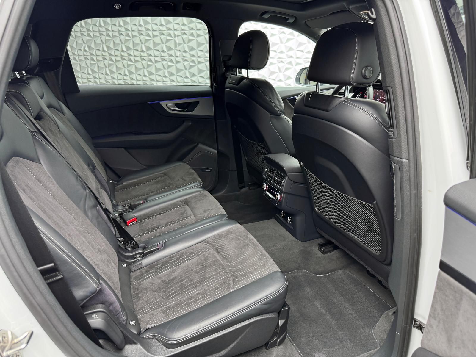 Fahrzeugabbildung Audi 3.0 TDI QUA/S-LINE/PANO/ALLRADLENK/STHZ/LUFT/AHK